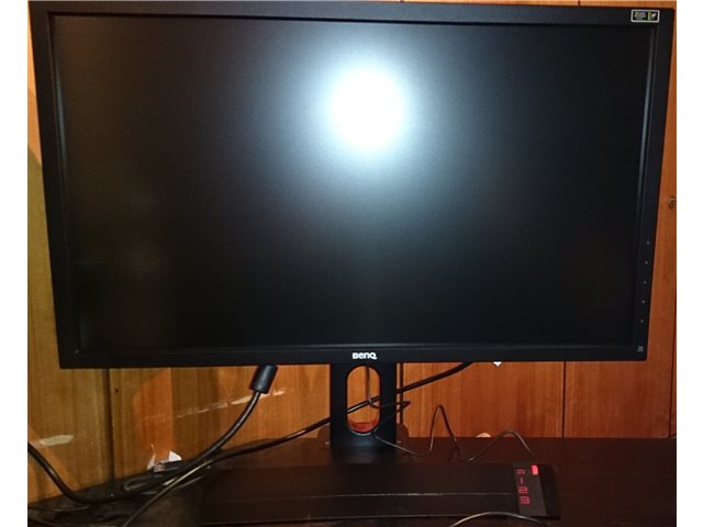 Der Monitor - zu gross für die Kamera :(