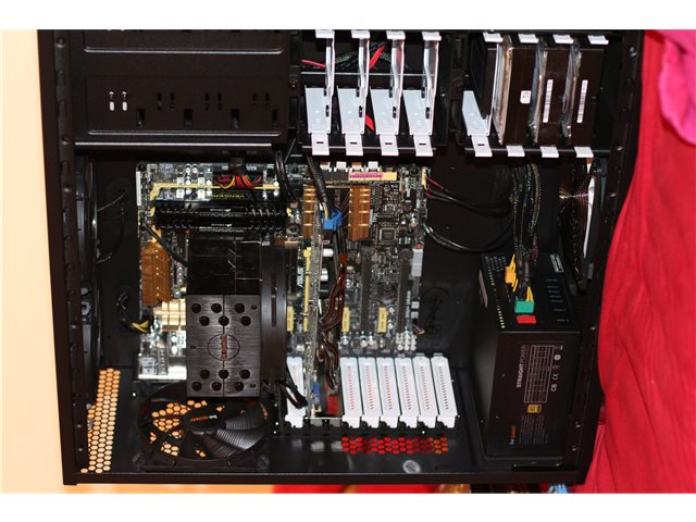 Neues Pc Gehäuse mit 6 Lüftern.